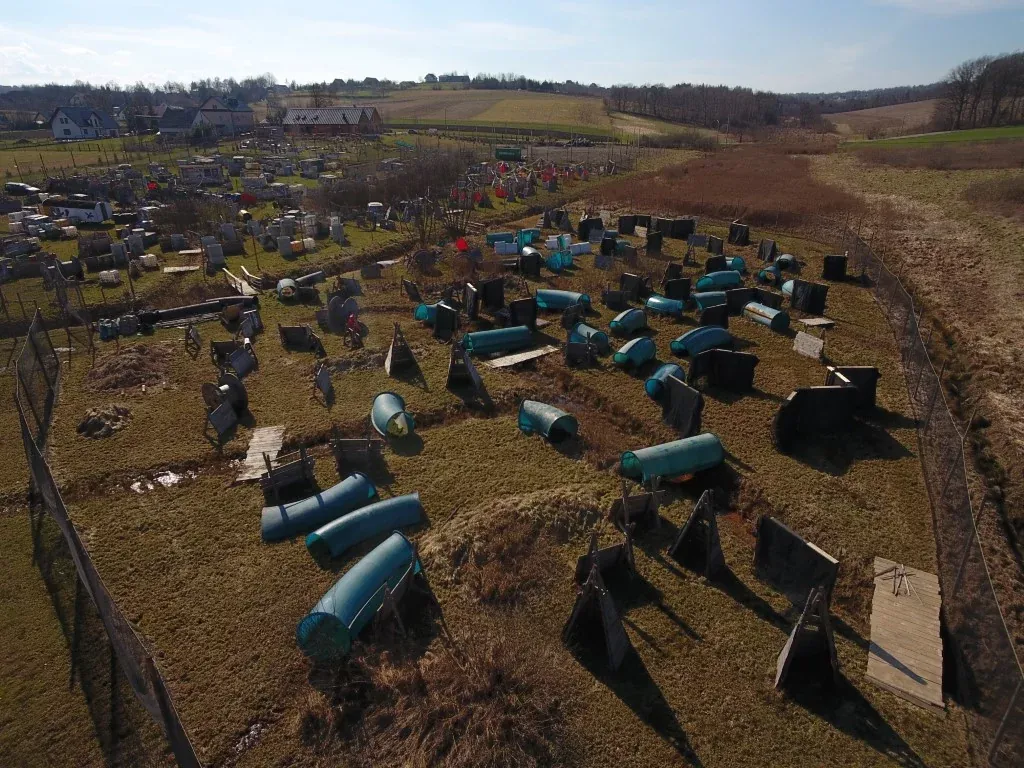 Profesjonalny sprzęt paintballowy dla firm w Arenie Mocy